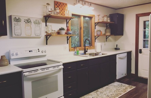 Vilas House | Scenic Cabin Retreat with King Bed, WiFi & 9.8 Guest Rating