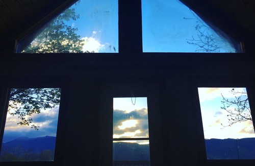 Vilas House | Scenic Cabin Retreat with King Bed, WiFi & 9.8 Guest Rating