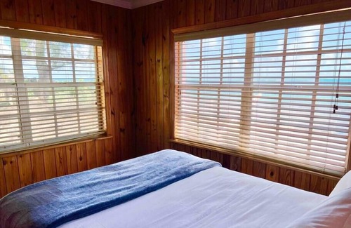 Andros Town Apartment | Charming Cabin on the beach