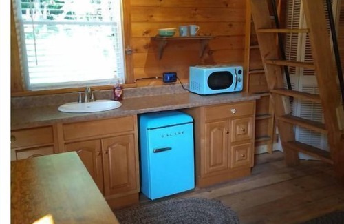 Chuckey Cabin | Picturesque Cabin with River Views in the Smoky Mountains