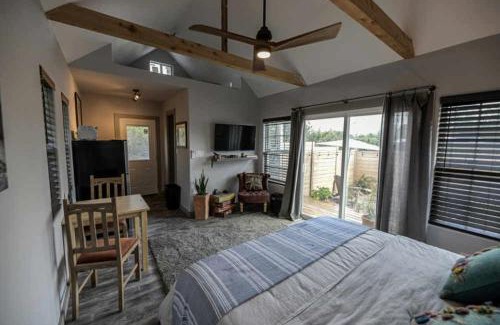 Wimberley House | Charming Cabin Rental with a Private Hot Tub near Canyon Lake, Texas