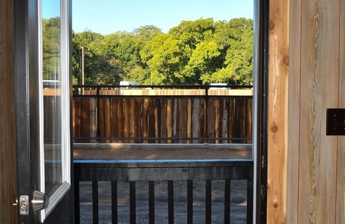 Boerne Cabin | Inviting Cabin Retreat with Kitchen in Texas Hill Country