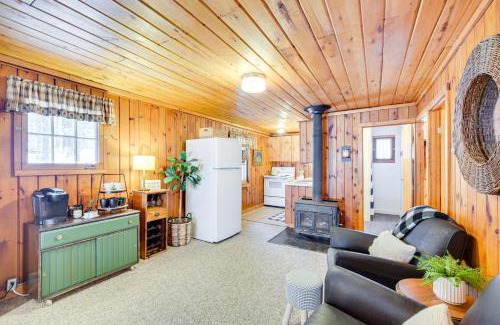 Hayward House | Charming Cabin on Grindstone Lake