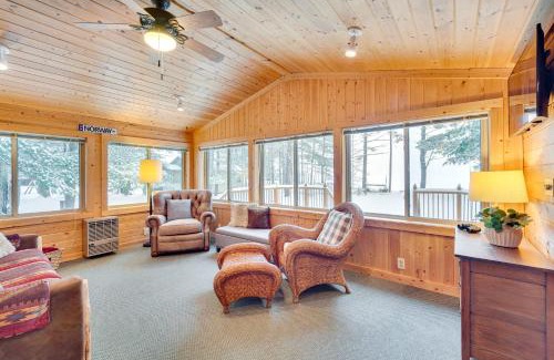 Hayward House | Charming Cabin on Grindstone Lake