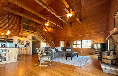 Mt. Sherman Cabin | Cozy Cabin with Hot Tub, Fire Pit & Scenic Views!