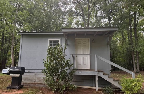Clinton Cabin | Charming cabin with AC and WiFi in delightful Clinton