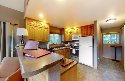 Beckwourth House | Cozy Cabin with Private Deck, Fireplace & Movie Experience