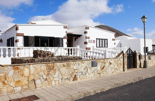 Tinajo Villa | Enchanting Canarian Villa in Tinajo Awaits Your Stay