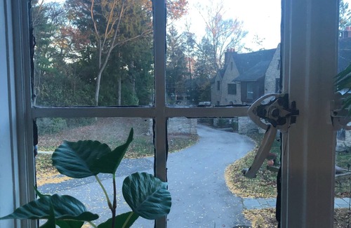 Wynnewood Apartment | Prime Location Carriage House Apartment with Free Parking
