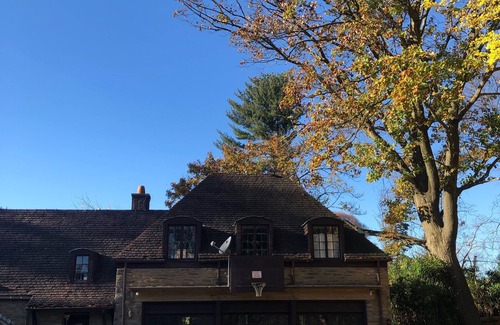 Wynnewood Apartment | Prime Location Carriage House Apartment with Free Parking