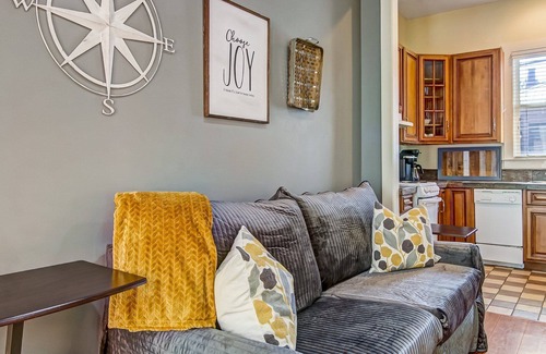 Hitch Village - Fred Wessels Homes Condo | Inviting Carriage House Near Crawford Square with Pool Access