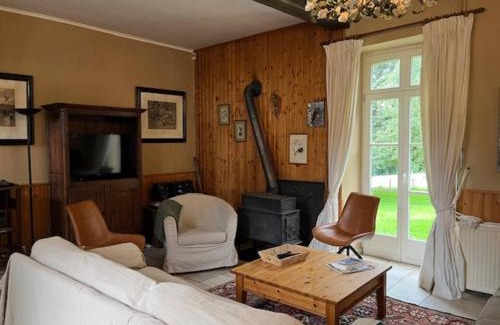 Roumont House | Discover the Right Wing of Roumont Castle - Pet Friendly Stay
