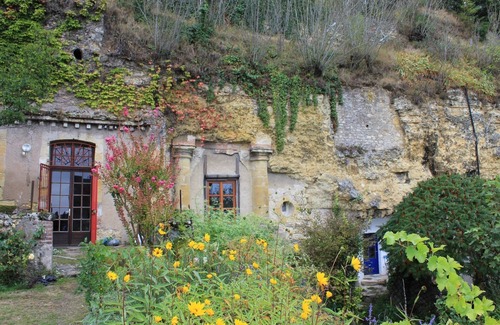 Amboise Apartment | Historic Amboise Cave Studio with Garden & Ocean View