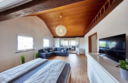 Rust Apartment | Central Hotel: Just 5 Minutes Walk from the Park