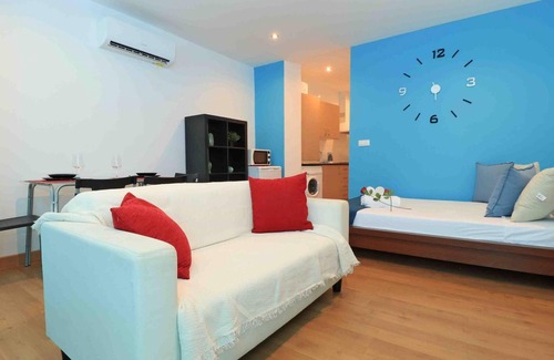 Lagunillas Apartment | Cozy Studio Málaga: Ideal for Couples and Family Stay