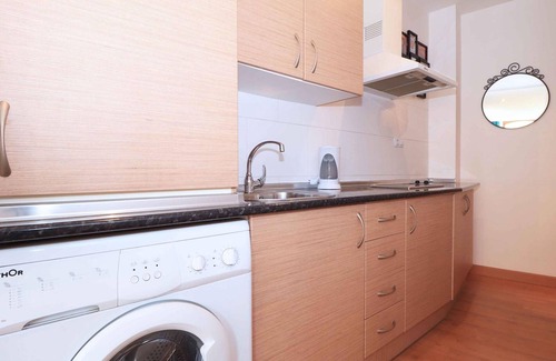 Lagunillas Apartment | Cozy Studio Málaga: Ideal for Couples and Family Stay