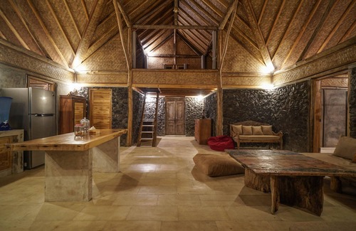 Kintamani House | Scenic Chalet Retreat by the Lake in Kintamani