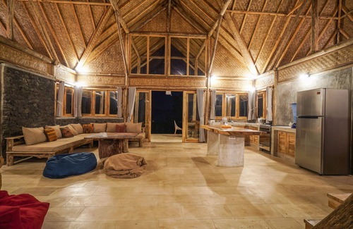 Kintamani House | Scenic Chalet Retreat by the Lake in Kintamani