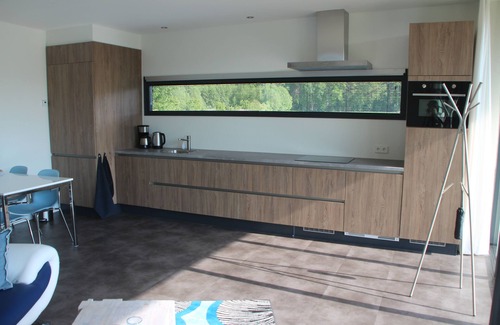 Zelhem Ski Chalet | Scenic Chalet Retreat for Nature Lovers with Ocean View