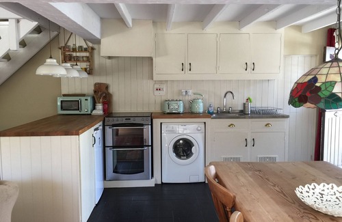 Burgh Island Cottage | Charming Cottage in Kingston with Ocean View & Pet Friendly