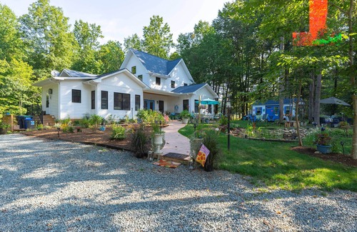 Charlottesville Cottage | Cozy Charlottesville Apartment with Outdoor Space for Families