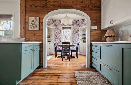 Cherrywood House | Charming Cherrywood Bungalow - 2BR - Firepit - UT