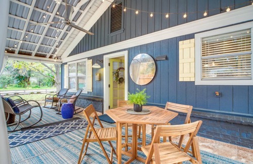 Blanco Cottage | Stylish Cottage Steps from Downtown & River, Rated 10/10