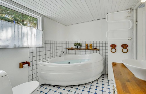 Kulhuse House | Family-Friendly Retreat with Ocean Views and Full Kitchen