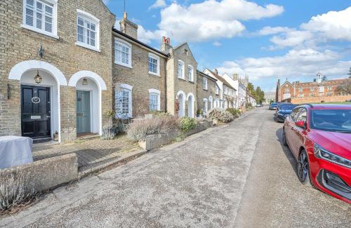Long Melford House | Inviting Church Walk, Long Melford - Pet and Child Friendly Stay
