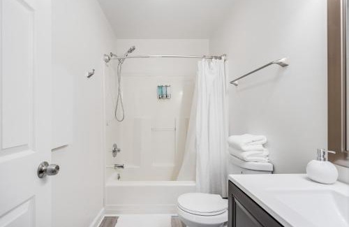Garfield Heights Apartment | Beautiful City Loft - Unit A | Guest Rated 10/10