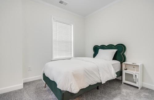 Garfield Heights Apartment | Beautiful City Loft - Unit A | Guest Rated 10/10