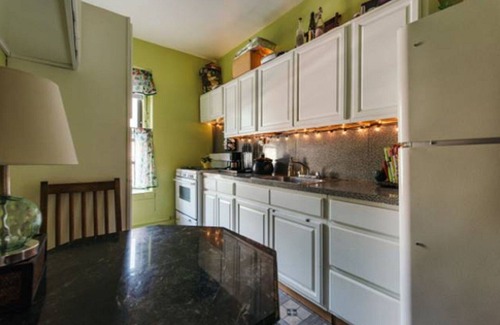 Bay Ridge Apartment | Classic Pre-War 1-BRM in Brooklyn Near NYC - Rated 9.6/10