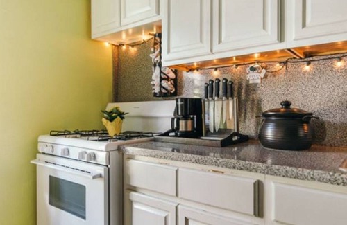 Bay Ridge Apartment | Classic Pre-War 1-BRM in Brooklyn Near NYC - Rated 9.6/10