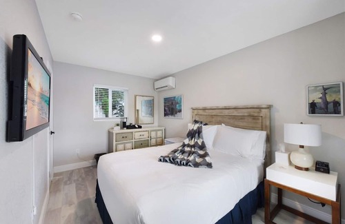 Clearwater Hotel | Spotless Downtown Clearwater Studio with Pool & Breakfast