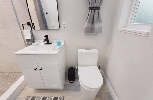 Clearwater Hotel | Spotless Downtown Clearwater Studio with Pool & Breakfast
