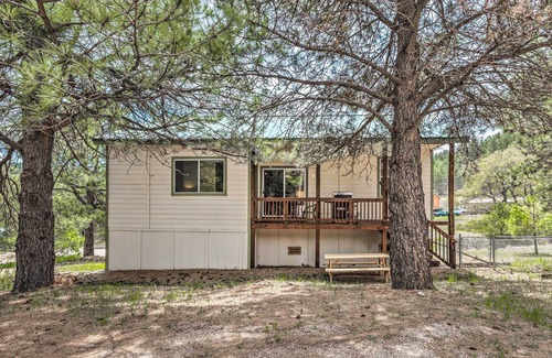 Cloudcroft Cottage | Scenic Cloudcroft Cabin with Deck & Mountain Views
