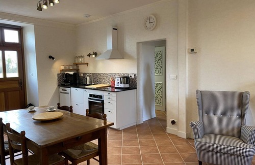 Lavault-Sainte-Anne Cottage | Inviting Gite Lavault-Sainte-Anne with Spa and Kitchen