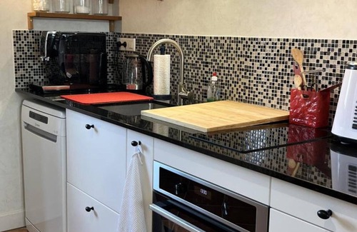 Lavault-Sainte-Anne Cottage | Inviting Gite Lavault-Sainte-Anne with Spa and Kitchen