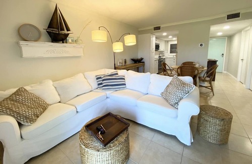 Glenwood Condo | Relaxing Coastal Condo with Pool and Beach Access