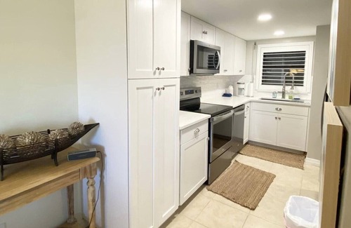 Glenwood Condo | Relaxing Coastal Condo with Pool and Beach Access