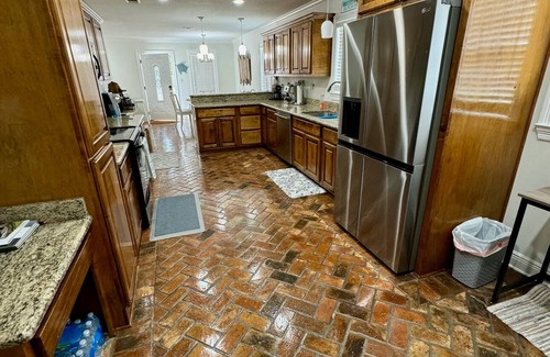 Gulfport House | Cozy Coastal Retreat: Guest Rated 10/10 with Breakfast Included
