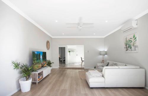Umina Beach Apartment | Coastal Escape: Family-Friendly Retreat with Top Ratings