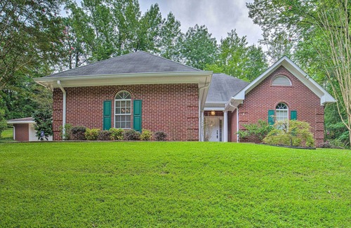 Columbus House | Charming Columbus Home w/ Game Room, Near AFB!