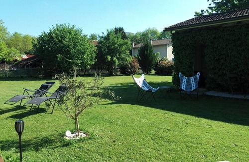 Bourriot-Bergonce Apartment | Idyllic Studio Retreat with Jacuzzi & Pet-Friendly Amenities