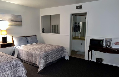 South Toledo Bend Hotel | Cozy Lakefront Retreat with Double Beds & Family-Friendly Amenities