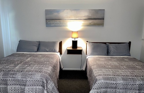 South Toledo Bend Hotel | Cozy Lakefront Retreat with Double Beds & Family-Friendly Amenities
