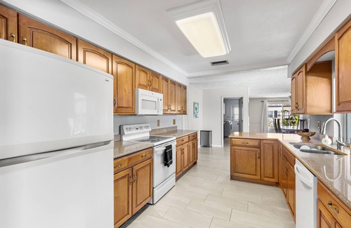 Cypress Lakes Estates House | Cozy Retreat with Heated Pool & Ocean View - Rated 9.4/10