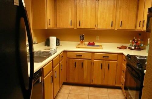 Oak Creek Condo | Top-Rated Condo at Canyon Mesa Country Club with Pool & Spa