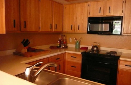 Oak Creek Condo | Top-Rated Condo at Canyon Mesa Country Club with Pool & Spa