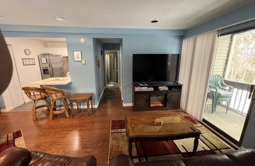 Weirs Beach Condo | Spacious Condo for 8: Ski Gunstock & Enjoy the Lake